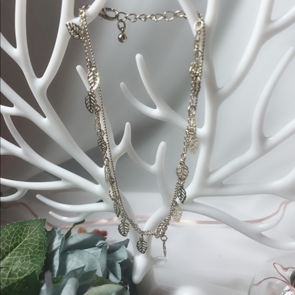 **FLASH SALE** Goldtone leaf anklet - Picture 3 of 3